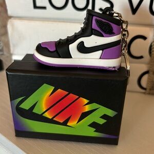 RUBBER KEYCHAIN, COMES WITH BOX